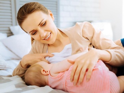 Mengatasi Bayi yang Hanya Mau Menyusu pada Satu Payudara