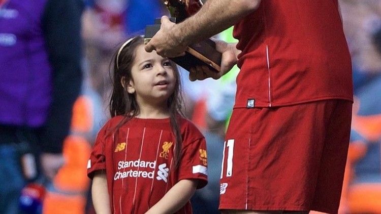 Aksi Makka, putri pemain Liverpool, Mohammed Salah, membuat kesedihan para suporter sedikit terobati.