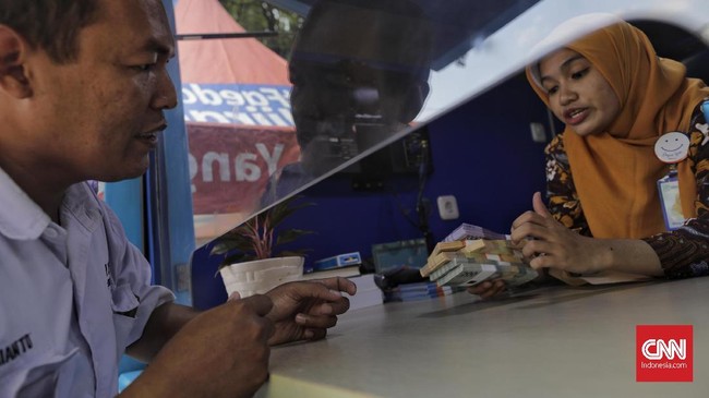 OJK mencabut izin usaha salah satu BPR di Bali, PT Bank Perkreditan Rakyat Calliste Bestari, karena kinerja keuangan yang kian memburuk.