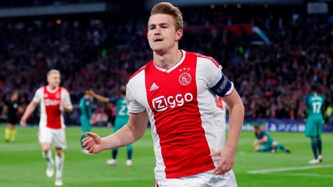 Sedikitnya ada lima transfer pemain yang bisa buat Barcelona kian menakutkan bagi tim-tim lawan musim depan.