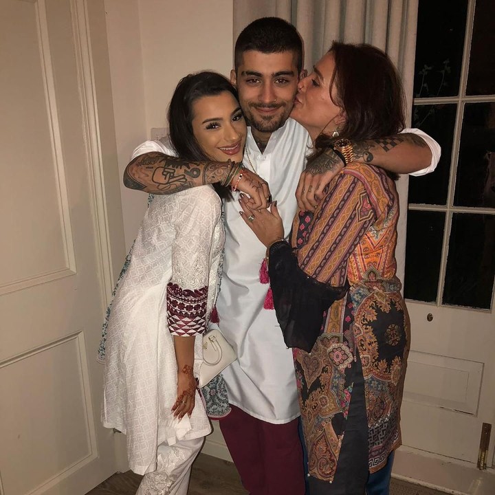 <p>Momen saat Zayn Malik ikut merayakan Idul Adha bersama sang bunda, Trisha dan adiknya, Waliyha. (Foto: Instagram @waliyha.azad)</p>