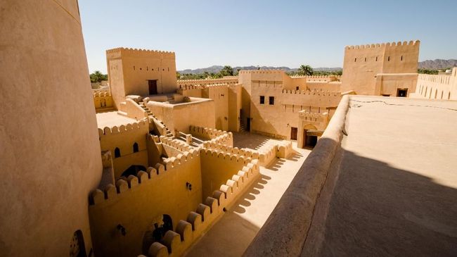 Dua kota tua di Oman ini memiiki karakter yang sangat berbeda