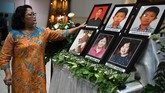 Peringatan Setahun Tragedi Bom Surabaya Warga Kota Surabaya menggelar doa lintas agama dan menyalakan seribu lilin memperingati setahun peristiwa bom Surabaya, Senin (13/5) malam.