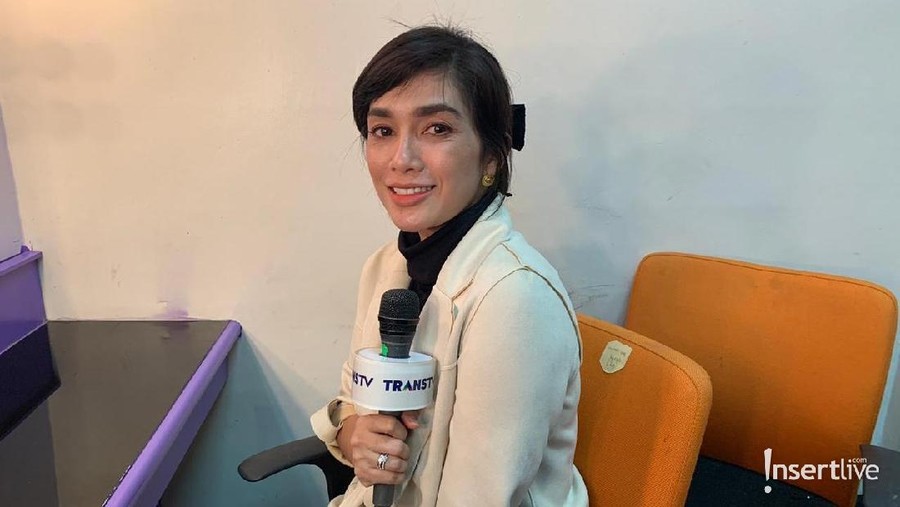 Cara Ussy Sulistiawaty Melatih Anak Berpuasa Sejak Kecil Ussy Sulistiawaty tetap meluangkan waktu dengan anak-anaknya di bulan Ramadan ini.