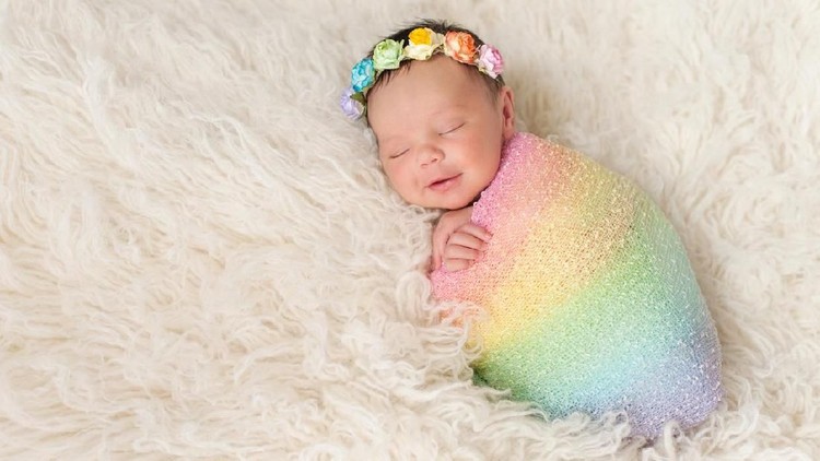 Bagi Bunda yang akan segera memiliki anak perempuan, bisa cek ide nama bayi perempuan Islami berikut.