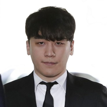 Hadiri Sidang, Seungri Akan Dipenjara?