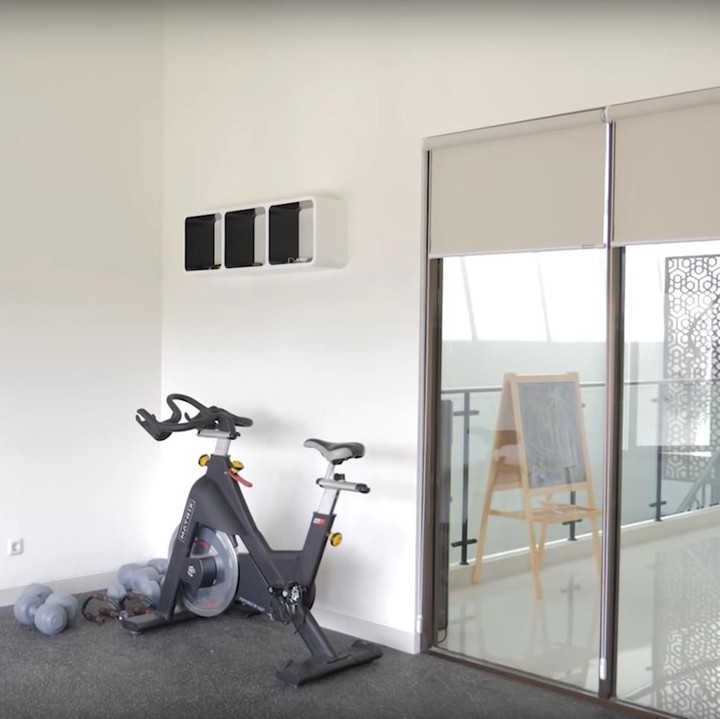 Nah kalau yang ini ruang idaman para pria. Ini adalah <em>gym</em> tempat Teuku Wisnu biasa berolahraga. (Foto: YouTube The Sungkars Family)