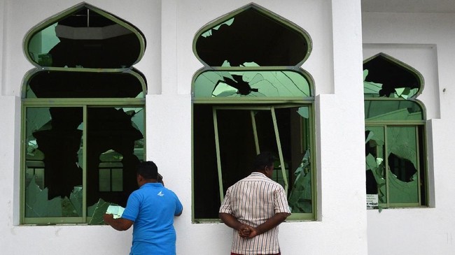 Di tengah ketegangan, umat Muslim di Sri Lanka menunaikan ibadah salat Jumat di masjid yang menjadi target serangan anti-Muslim beberapa pekan belakangan.