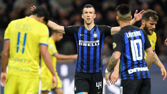 Inter Milan meraih kemenangan penting 2-0 atas Chievo Verona di Stadion Giuseppe Meazza dalam lanjutan kompetisi Liga Italia, Selasa (13/5) dini hari WIB.