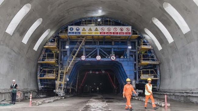 Komisi VI DPR meminta KAI untuk menjadi operator kereta cepat Jakarta-Bandung