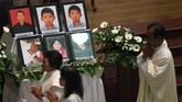 Peringatan Setahun Tragedi Bom Surabaya Warga Kota Surabaya menggelar doa lintas agama dan menyalakan seribu lilin memperingati setahun peristiwa bom Surabaya, Senin (13/5) malam.