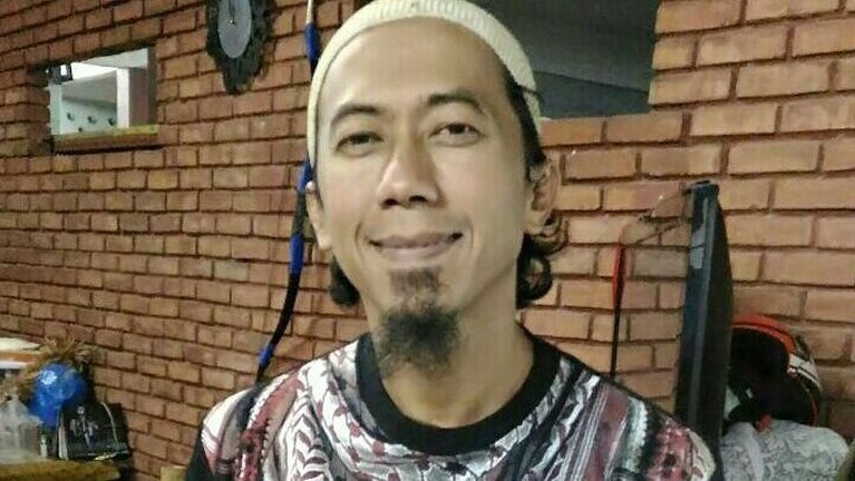 7 Musisi Indonesia yang Memutuskan Hijrah Berikut ini deretan musisi Indonesia yang memutuskan untuk hijrah dan memperbaiki hidup dengan menjalankan kaidah Islam.