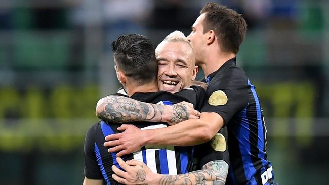 Perubahan kembali terjadi di papan atas klasemen sementara Liga Italia usai Inter Milan mengalahkan Chievo Verona 2-0.