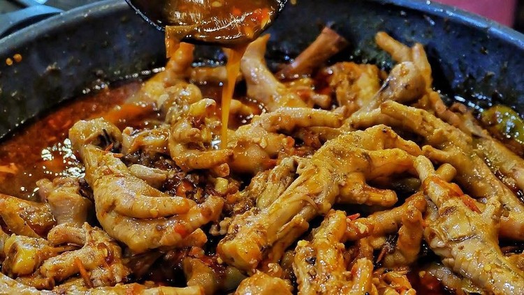 Bunda, yuk bikin resep seblak ceker ala DEBM. Enak maknyus enggak bikin gemuk.