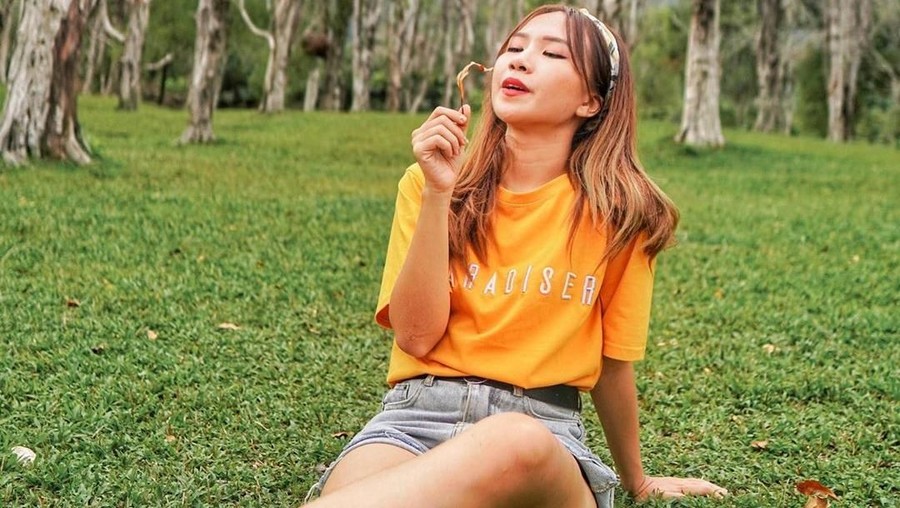 Natya Shina, Seorang Dancer & Content Creator Grup dance asal Indonesia, PINK PANDA berhasil meraih juara kedua di ajang BLACKPINK Challenge 2019.