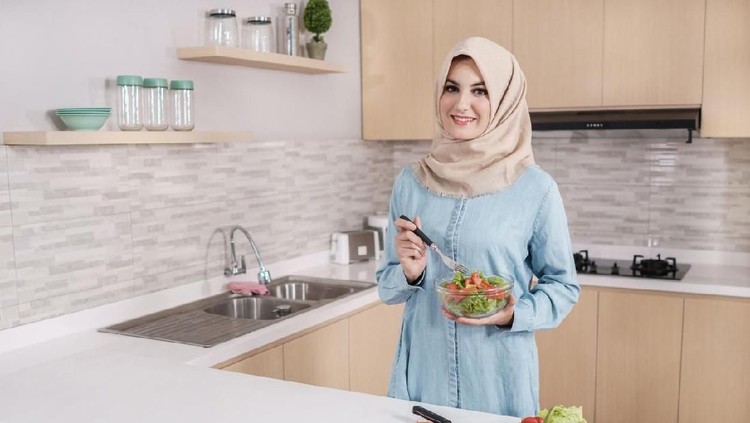 Menahan makan di siang hari bisa membantu mencegah berbagai penyakit. Salah satunya jantung.