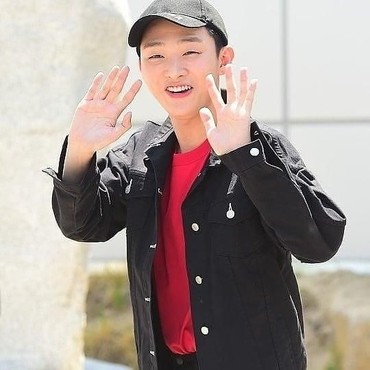 Yoon Ji Sung Masuk Wajib Militer, Wanna One Gelar Reuni Kecil