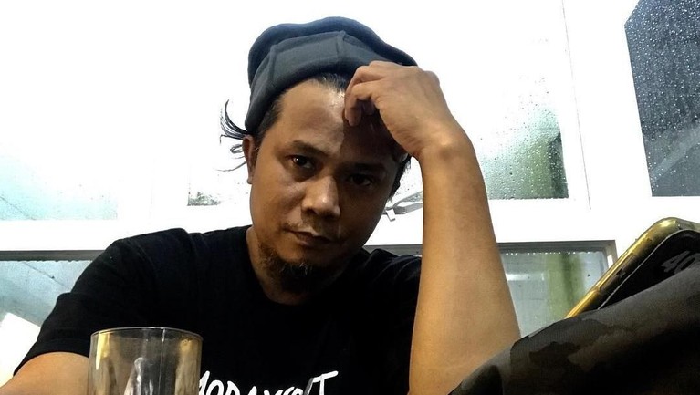 Berikut ini deretan musisi Indonesia yang memutuskan untuk hijrah dan memperbaiki hidup dengan menjalankan kaidah Islam.