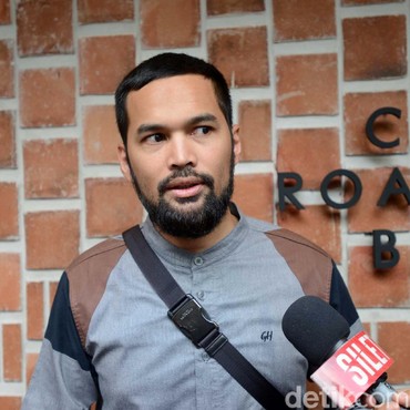 Teuku Wisnu & Arie Untung Unggah Video Detik-detik Ledakan di Lebanon