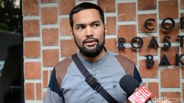 img-title Teuku Wisnu & Arie Untung Unggah Video Detik-detik Ledakan di Lebanon