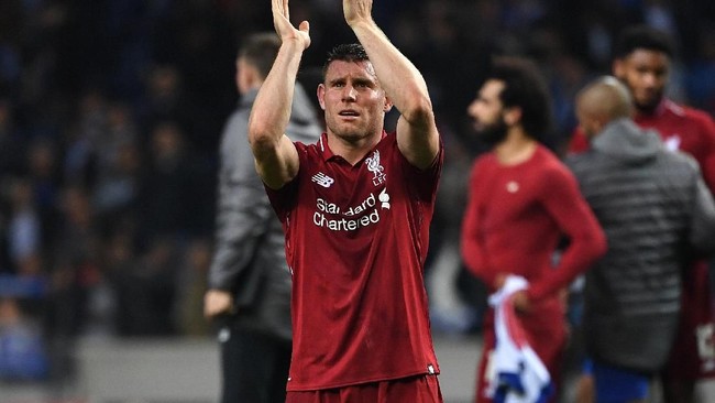 Gelandang Liverpool James Milner mengunggah dua video lucu kegiatan di rumah selama menjalani isolasi pencegahan virus corona.