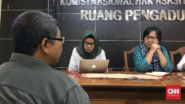 KontraS dan YLBHI melaporkan kasus kekerasan aparat terhadap massa aksi May Day ke Komnas HAM. Mereka mendesak Kapolri untuk memeriksa Kapolrestabes Bandung.