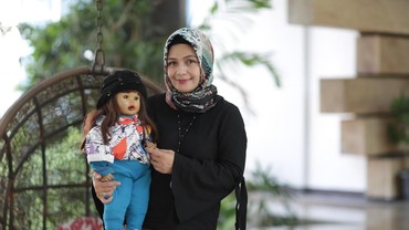 img-title Ria Enes dan Susan Kenalkan Museum Pendidikan pada Anak Usia Dini
