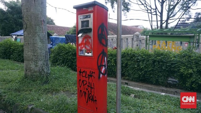 Polisi akan menjadikan buku-buku milik tersangka anggota anarko di Kota Tangerang sebagai barang bukti kasus vandalisme.