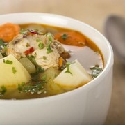 10 Comfort Food yang Sering Dimakan Masyarakat Berbagai Negara Pas Sakit, Bukan Bubur!