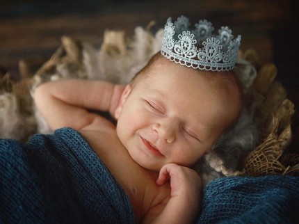 35 Nama Bayi Laki-laki Islami Bermakna Raja & Pangeran