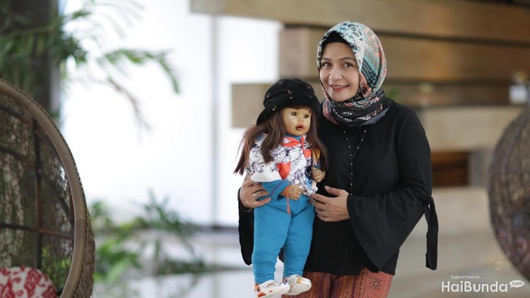 Ria Enes atau Kak Ria dengan Suzan makin jarang tampil di layar kaca nih. Kenapa ya?