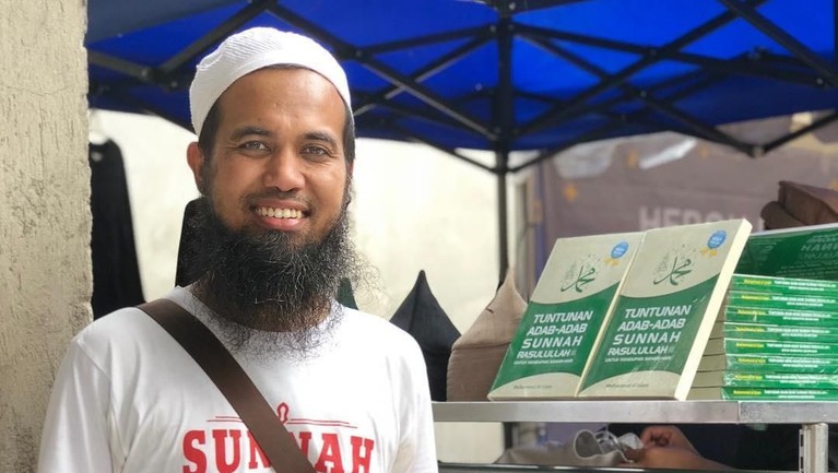 7 Musisi Indonesia yang Memutuskan Hijrah Berikut ini deretan musisi Indonesia yang memutuskan untuk hijrah dan memperbaiki hidup dengan menjalankan kaidah Islam.