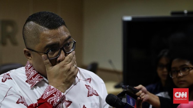Hari pertama kampanye Pilkada 2020 pada Sabtu (26/9) diwarnai 8 pelanggaran protokol kesehatan di sejumlah daerah, termasuk di Medan.
