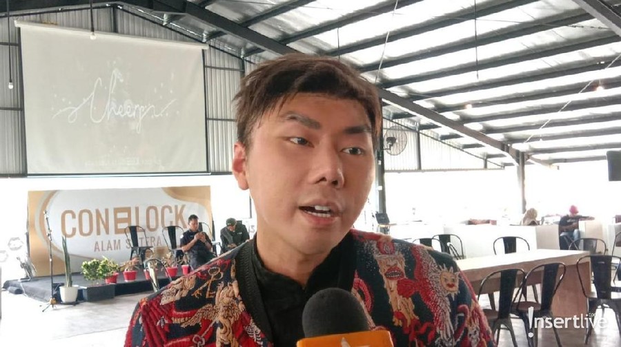 Sakit! Hati Roy Kiyoshi Terluka Ditipu Ratusan Juta Roy Kiyoshi akan melakukan pelaporan terhadap sang mantan asisten terkait kasus penggelapan dana.