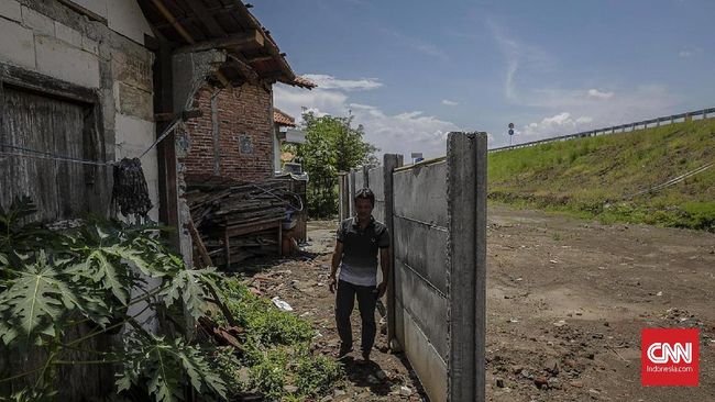 Rumah rumah Tanpa Pintu  di Tepi Tol  Semarang  Batang