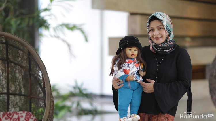 Bulan Ramadhan dan ibadah puasa menjadi pengalaman religi yang memiliki makna mendalam bagi Ria Enes.