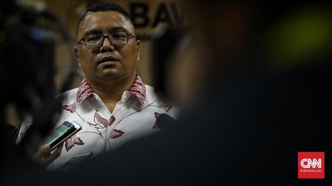 Menanggapi sindiran beda perlakuan antara kerumunan Rizieq Shihab dengan Gibran, Bawaslu mengaku sudah menegur secara lisan putra Presiden Jokowi itu.