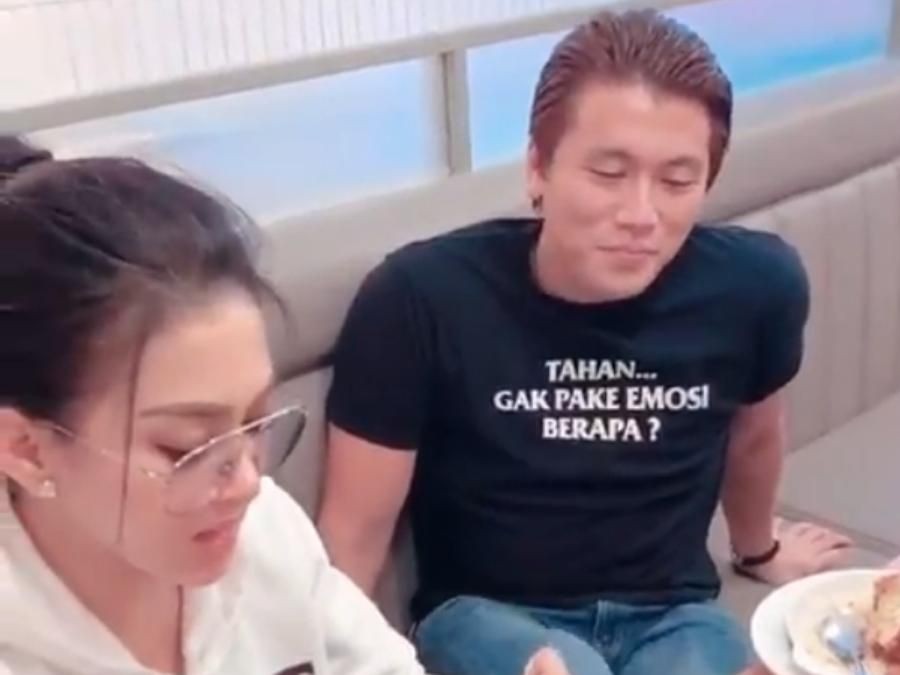 Mbak You pernah meramalkan tiga kisah percintaan selebritis Indonesia ini, dan semuanya menjadi kenyataan.