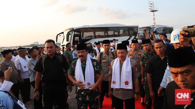 Menurut Panglima TNI Marsekal Hadi Tjahjanto, Sumatera Utara merupakan barometer stabilitas Indonesia bagian barat.