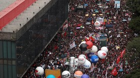 Anggaran Pendidikan Disunat, Mahasiswa Brasil Demo Besar