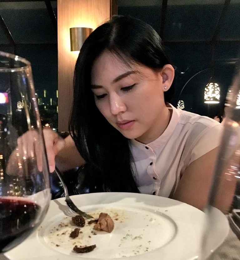 Pesona Aida Noplie Chandra, Janda Kaya Kekasih Delon Delon Thamrin makin mesra dengan janda kaya raya.