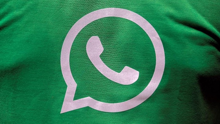 FILE PHOTO: A logo of WhatsApp is pictured on a T-shirt worn by a WhatsApp-Reliance Jio representative during a drive by the two companies to educate users, on the outskirts of Kolkata, India, October 9, 2018. Picture taken October 9, 2018. REUTERS/Rupak De Chowdhuri - RC16ED4B4AE0/File Photo