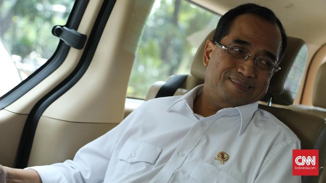 Kementerian Perhubungan membantah memutuskan secara sepihak rencana menurunkan tarif jarak dekat moda transportasi ojek online.