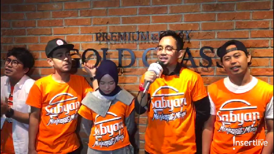 Grup musik religi Sabyan bercerita soal pengalaman pertama mereka bermain film.