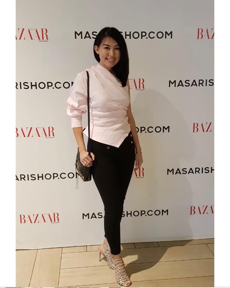 Delon Thamrin makin mesra dengan janda kaya raya.