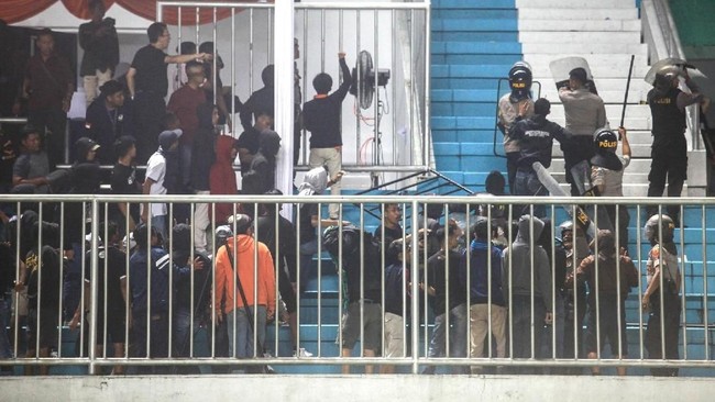 Komisi Disiplin PSSI menghukum kesebelasan PSS dan Arema FC terkait insiden dalam laga pembuka Liga 1 2019 di Stadion Maguwoharjo, Yogyakarta, Rabu (15/5).