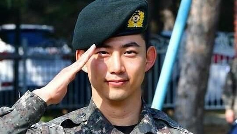 Taecyeon member 2PM sudah menyelesaikan Wajib Militernya hari ini!