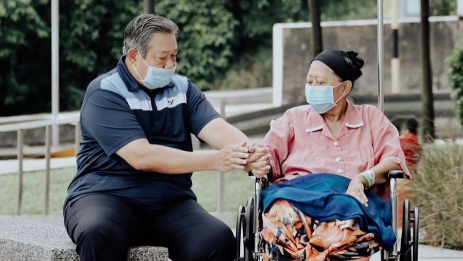 Ibu Ani Yudhoyono meninggal dunia di usia 66 tahun.