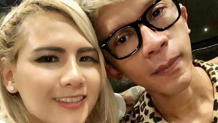 Setelah dua tahun bercerai, Aming dan Evelyn kembali menjalin hubungan dan berharap berakhir bahagia.