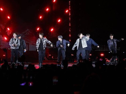 Boyband Korea BTS Sukses Gelar Konser di Arab Saudi, Begini Suasananya